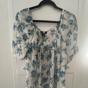 NWTs,PAIGE, L, Blue Floral short sleeve peasant blouse